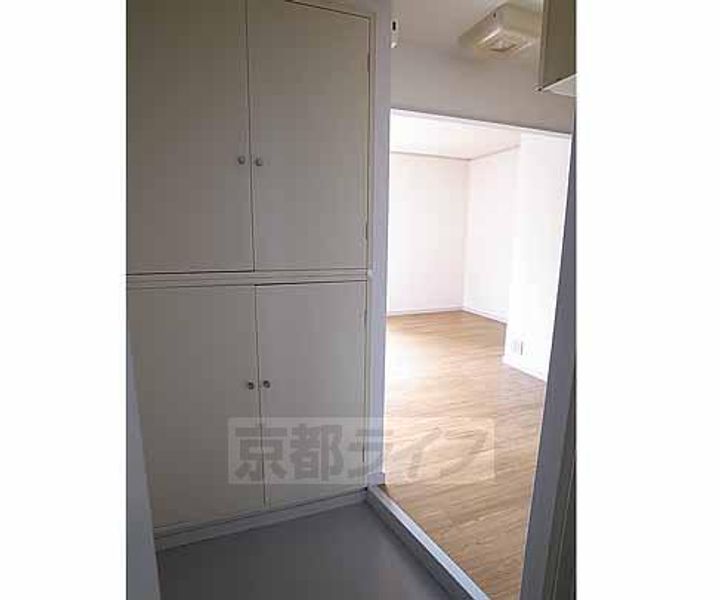 京都府京都市下京区高辻大宮町の賃貸マンションの玄関