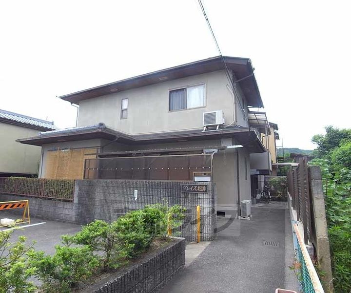 京都府京都市右京区嵯峨大覚寺門前六道町の賃貸アパートの外観