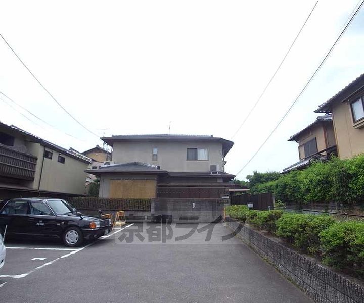 京都府京都市右京区嵯峨大覚寺門前六道町の賃貸アパートの外観