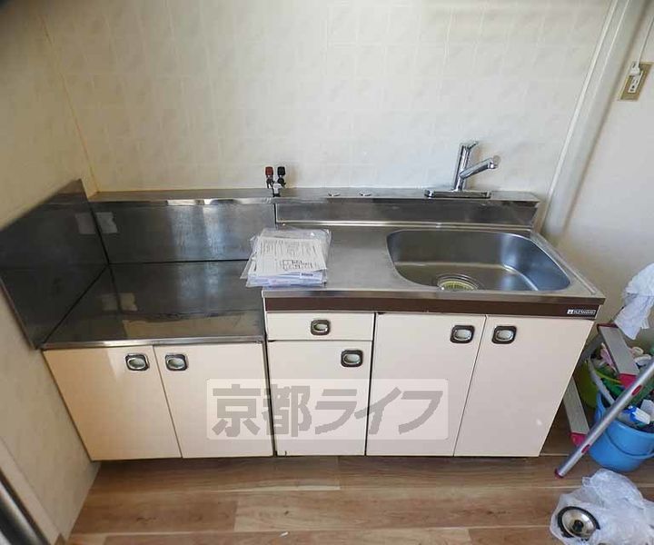 京都府京都市右京区嵯峨大覚寺門前六道町の賃貸アパートのキッチン
