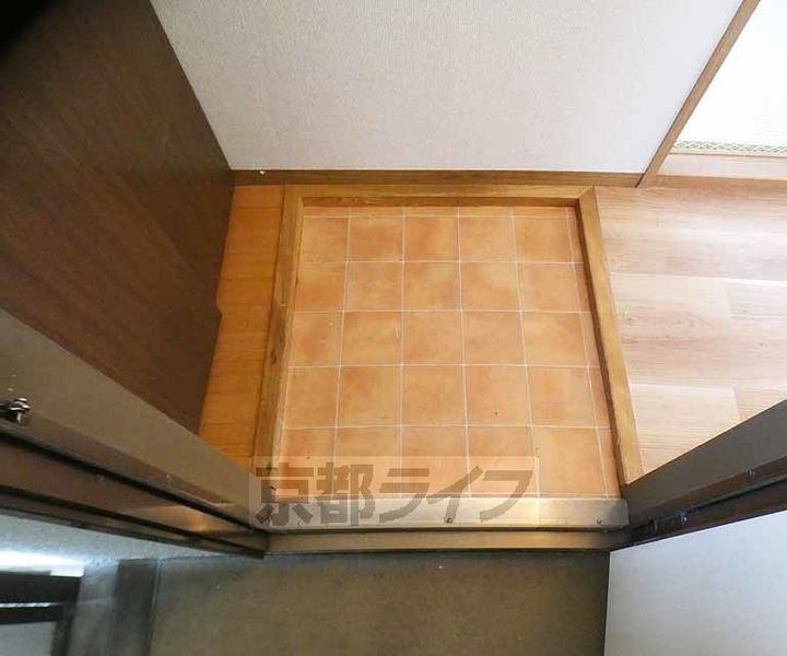 京都府京都市右京区嵯峨大覚寺門前六道町の賃貸アパートの玄関