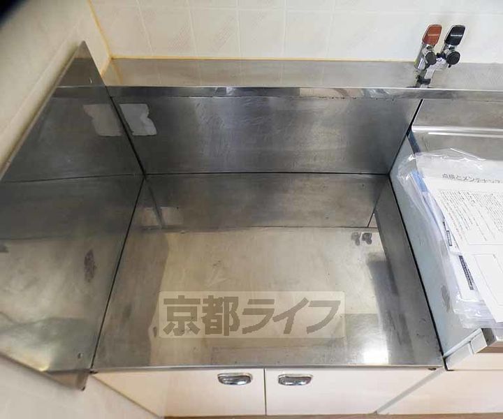 京都府京都市右京区嵯峨大覚寺門前六道町の賃貸アパートのキッチン