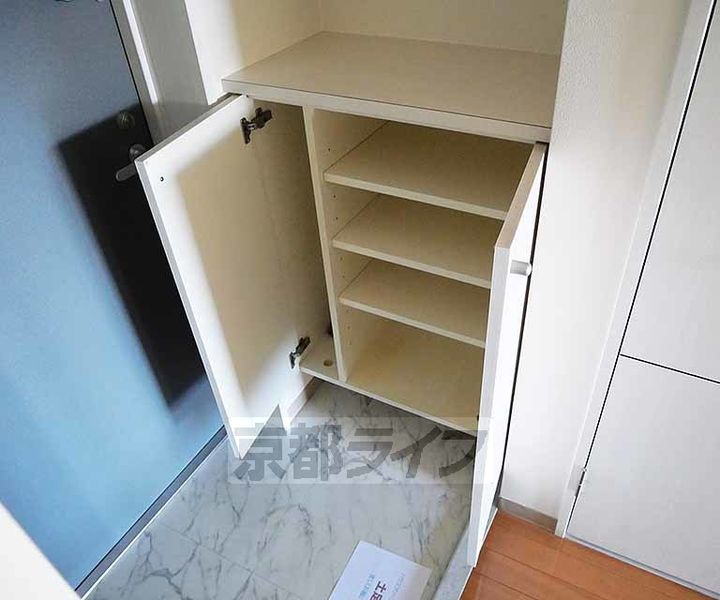 京都府京都市下京区西七条掛越町の賃貸マンションの玄関