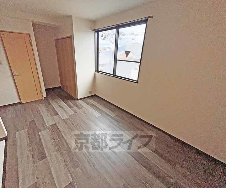 京都府京都市中京区壬生檜町の賃貸マンションの居間