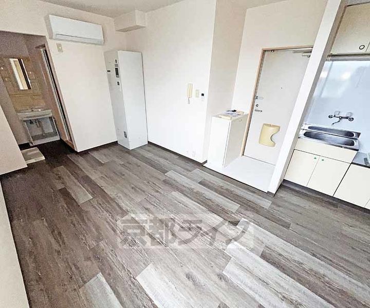 京都府京都市中京区壬生檜町の賃貸マンションの居間