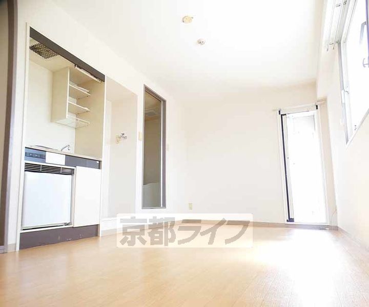 朝日プラザ三条口の居間