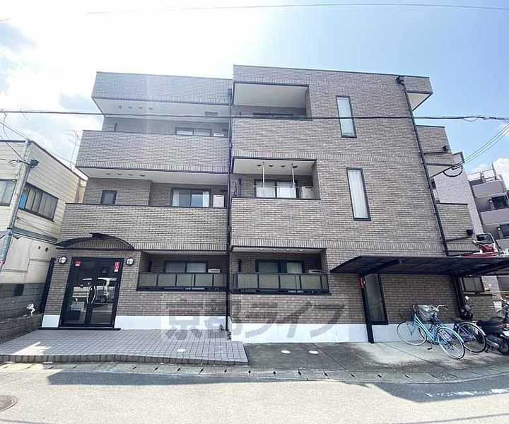 京都府京都市右京区嵯峨罧原町の賃貸マンションの外観