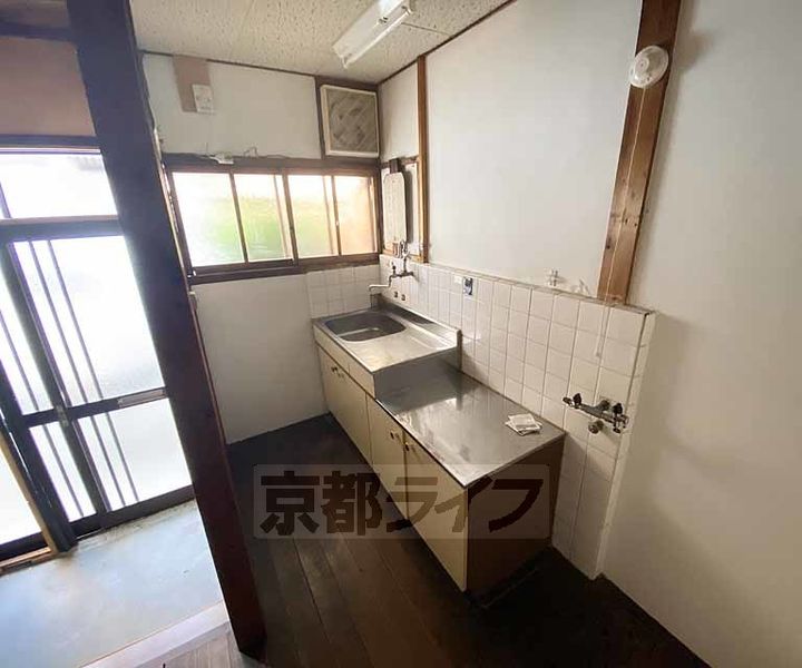 京都府京都市右京区梅津林口町(一戸建)の賃貸物件9のキッチン