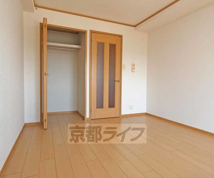 京都府京都市南区上鳥羽馬廻町の賃貸マンションの居間