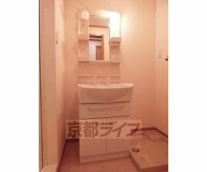 京都府京都市南区上鳥羽馬廻町の賃貸マンションの内装