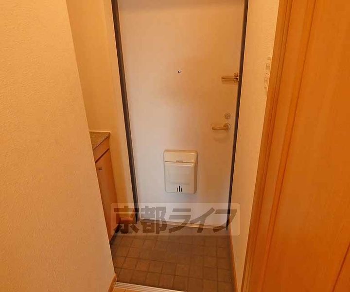 京都府京都市南区上鳥羽馬廻町の賃貸マンションの玄関