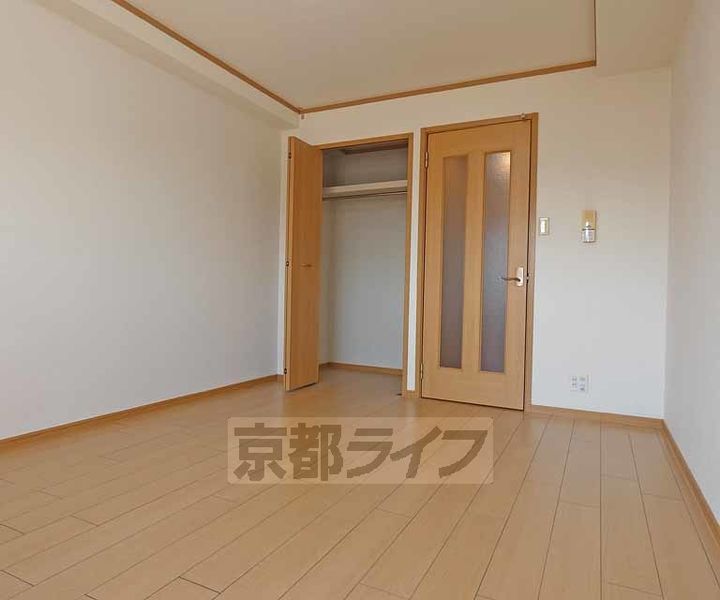 京都府京都市南区上鳥羽馬廻町の賃貸マンションの居間