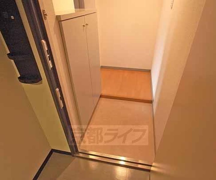 京都府京都市右京区西院坤町の賃貸マンションの玄関