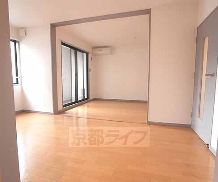 京都府京都市右京区西院坤町の賃貸マンションの寝室