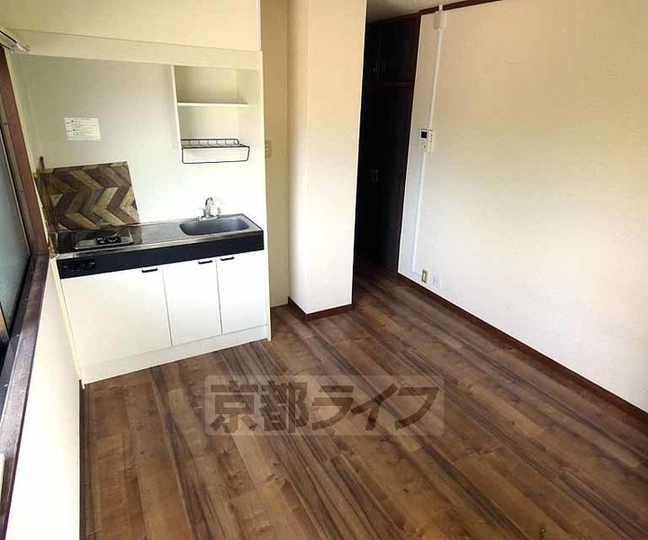 コスモプラザコマツ201の居間