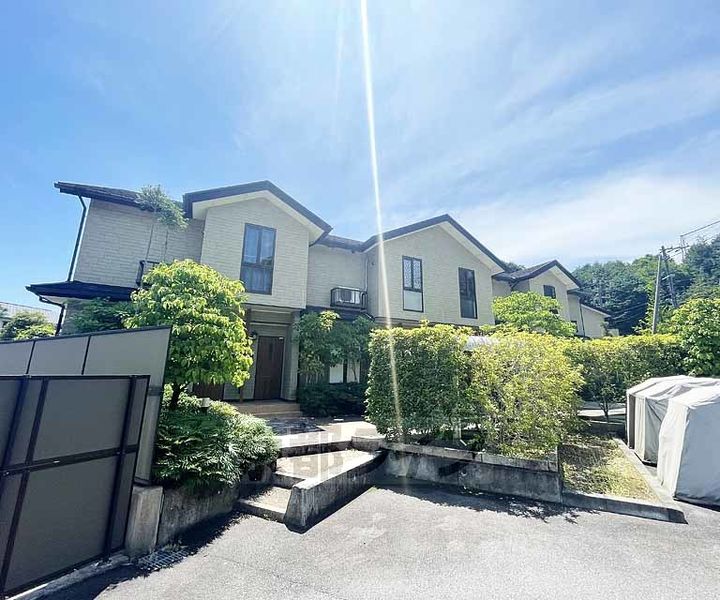 京都府京都市右京区梅ケ畑向ノ地町の賃貸アパートの外観