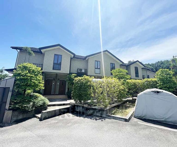 京都府京都市右京区梅ケ畑向ノ地町の賃貸アパートの外観