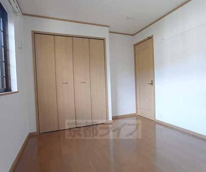 京都府京都市右京区梅ケ畑向ノ地町の賃貸アパートの居間