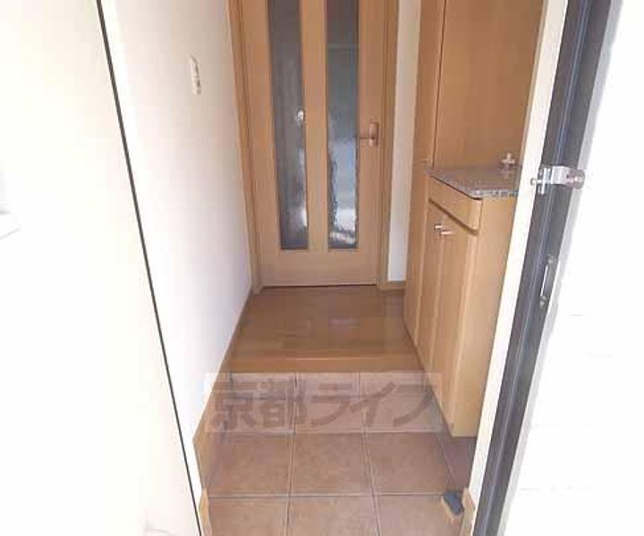 京都府京都市右京区梅ケ畑向ノ地町の賃貸アパートの玄関