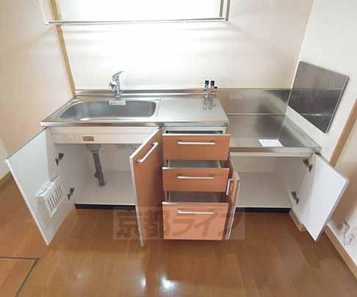 京都府京都市右京区梅ケ畑向ノ地町の賃貸アパートのキッチン