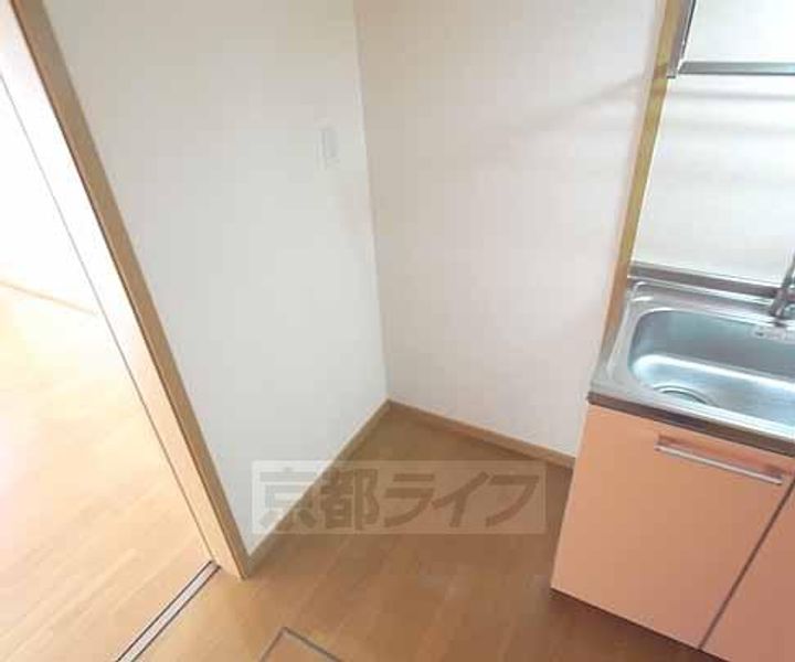 京都府京都市右京区梅ケ畑向ノ地町の賃貸アパートのキッチン