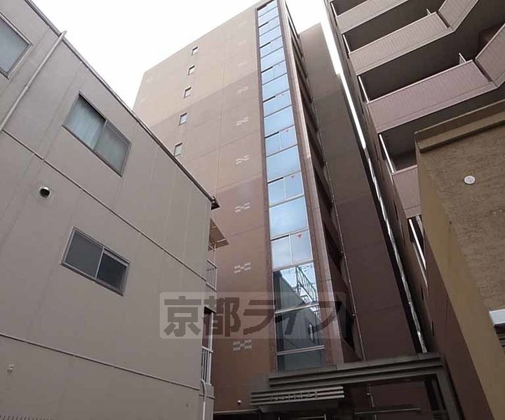 サンロイヤル三条の外観