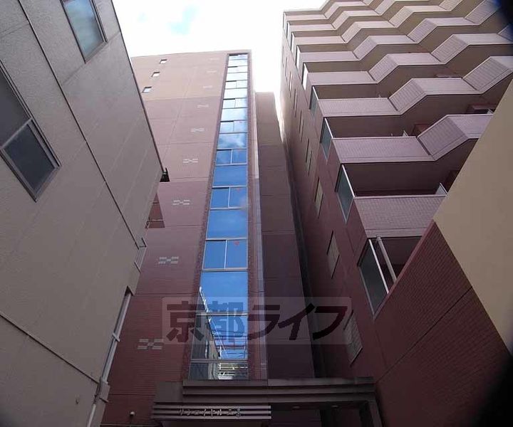 サンロイヤル三条の外観