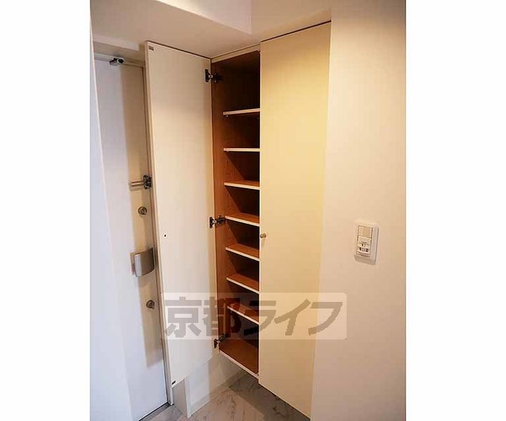 KDXレジデンス西大路の玄関