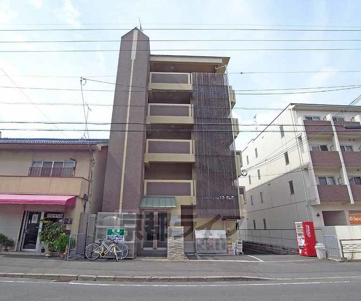 京都府京都市右京区西京極橋詰町の賃貸マンションの外観