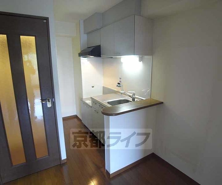 京都府京都市右京区西京極橋詰町の賃貸マンションのキッチン