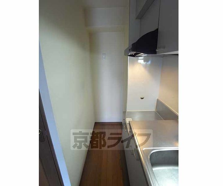 京都府京都市右京区西京極橋詰町の賃貸マンションのキッチン