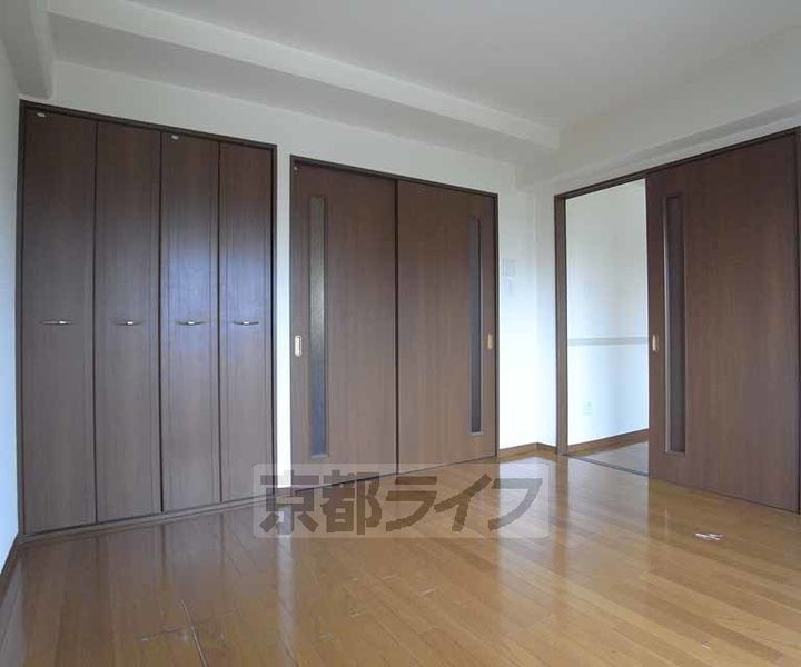 京都府京都市右京区西京極橋詰町の賃貸マンションの居間