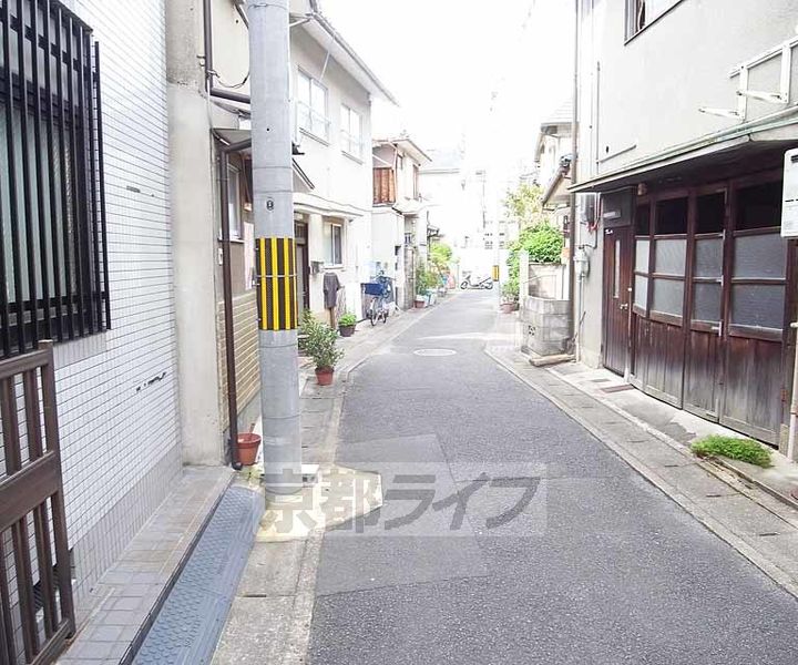 京都府京都市右京区太秦帷子ケ辻町の賃貸マンションの周辺