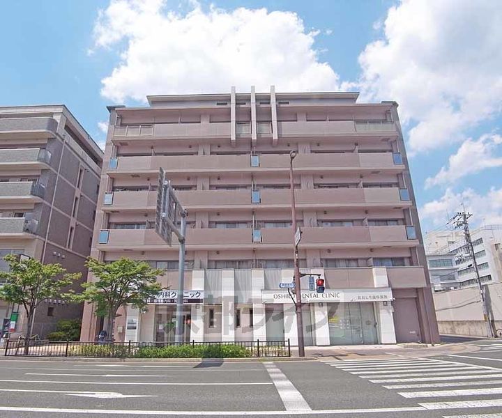 京都府京都市右京区太秦下刑部町の賃貸マンションの外観