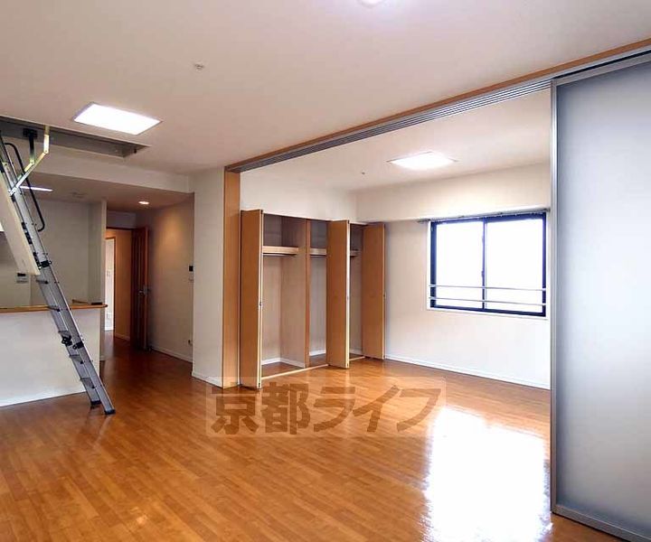 京都府京都市中京区壬生朱雀町の賃貸マンションの居間