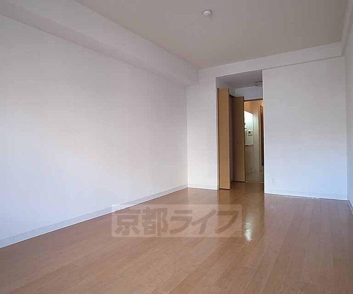 カーサ・ヴェルデ西洞院の居間