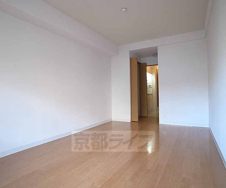 カーサ・ヴェルデ西洞院の居間