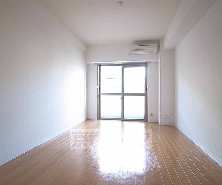 カーサ・ヴェルデ西洞院の居間