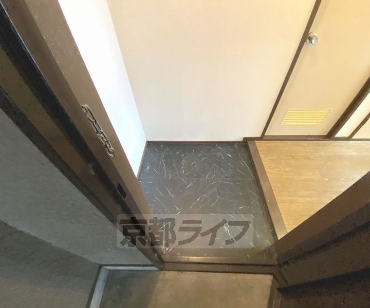 京都府京都市北区西賀茂柿ノ木町の賃貸マンションの玄関