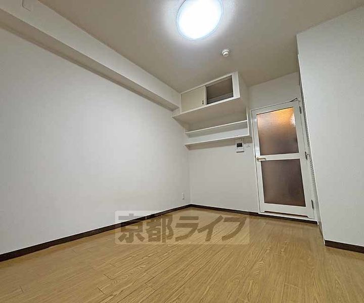 DETOM−1烏丸二条305の居間