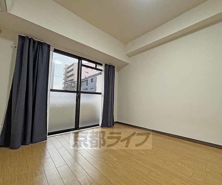 DETOM−1烏丸二条305の居間