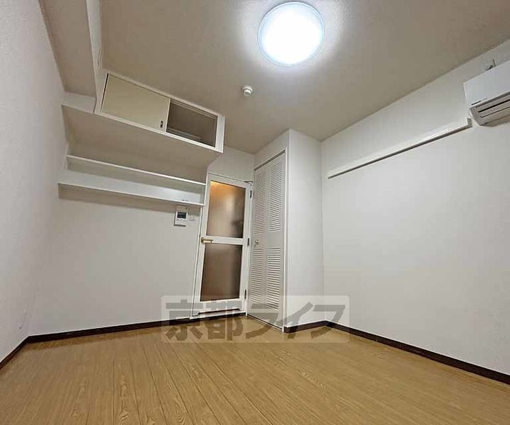 DETOM−1烏丸二条305の居間