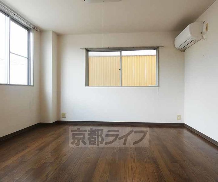 ヴィラ天神207の居間