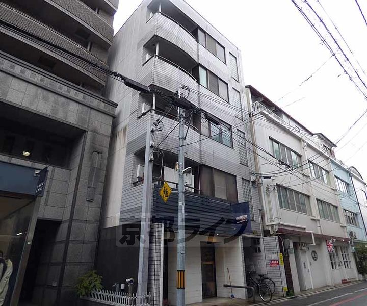 サン・ウェルス302の外観