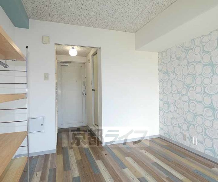 ブッダシュド406の居間