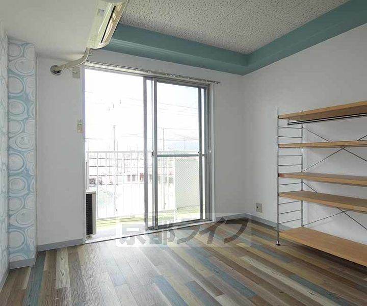 ブッダシュド406の居間