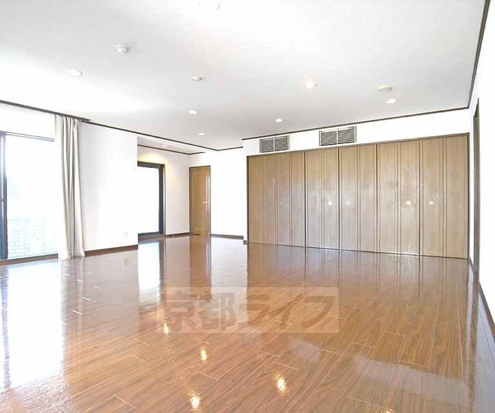 ドムス鴨川の居間