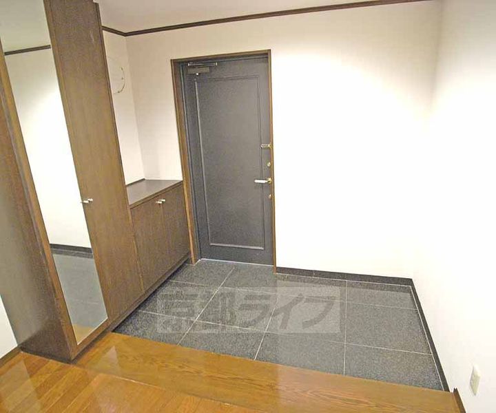 ドムス鴨川の玄関