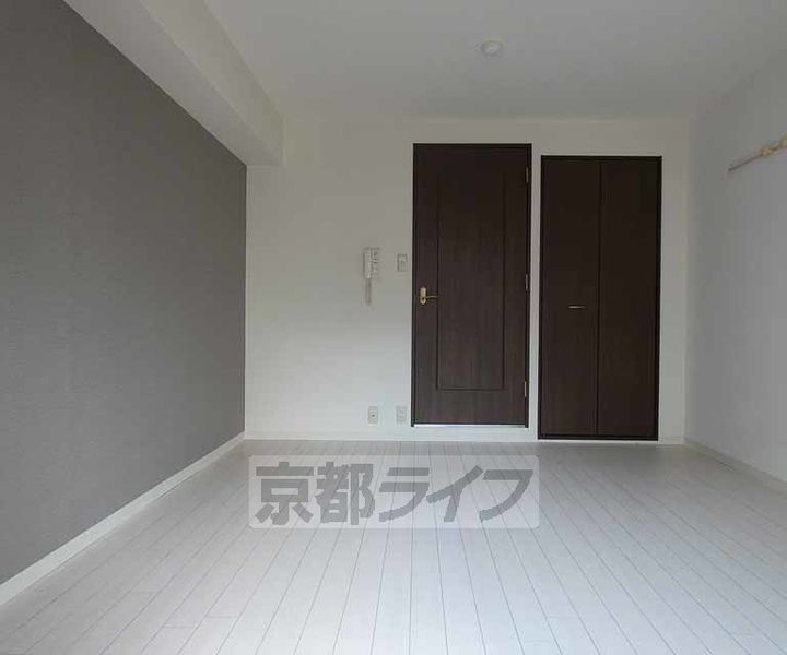京都府京都市中京区池須町の賃貸マンションの居間