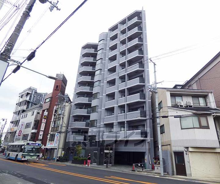 京都府京都市中京区壬生坊城町の賃貸マンションの外観